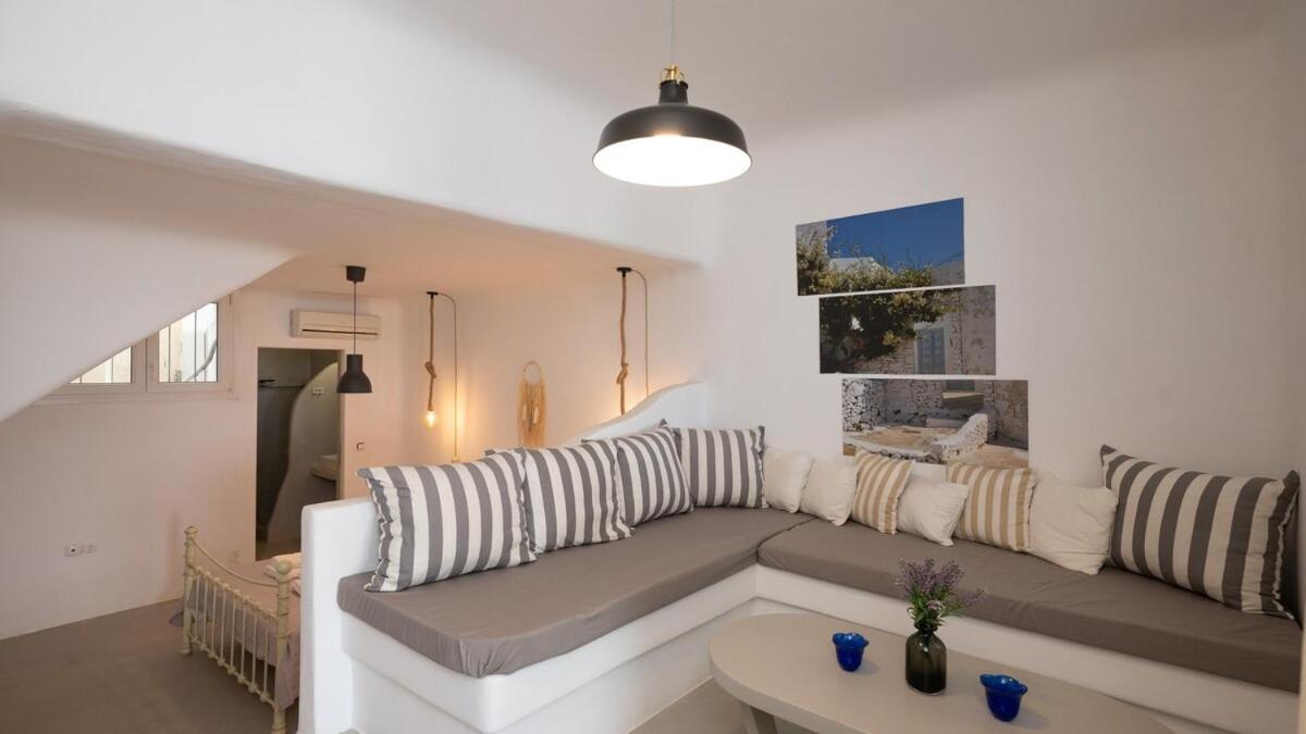 Beachfront House With 2 Hot Tubs Panormos (Mykonos)