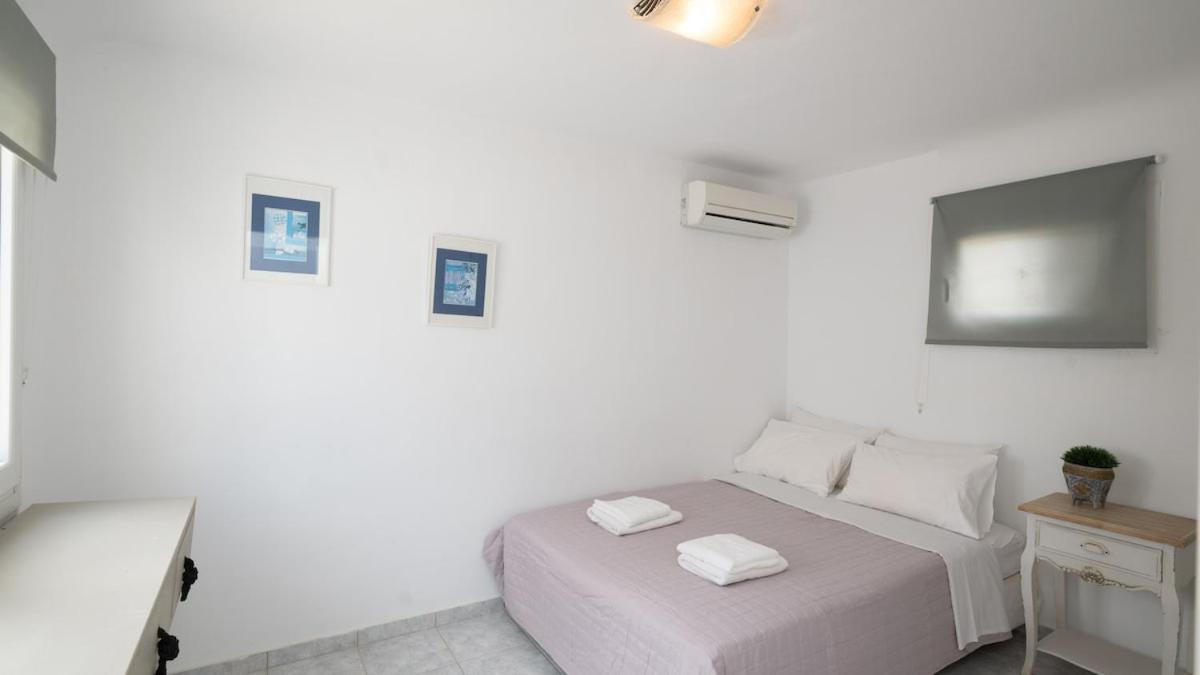 Beachfront House With 2 Hot Tubs * Panormos (Mykonos)