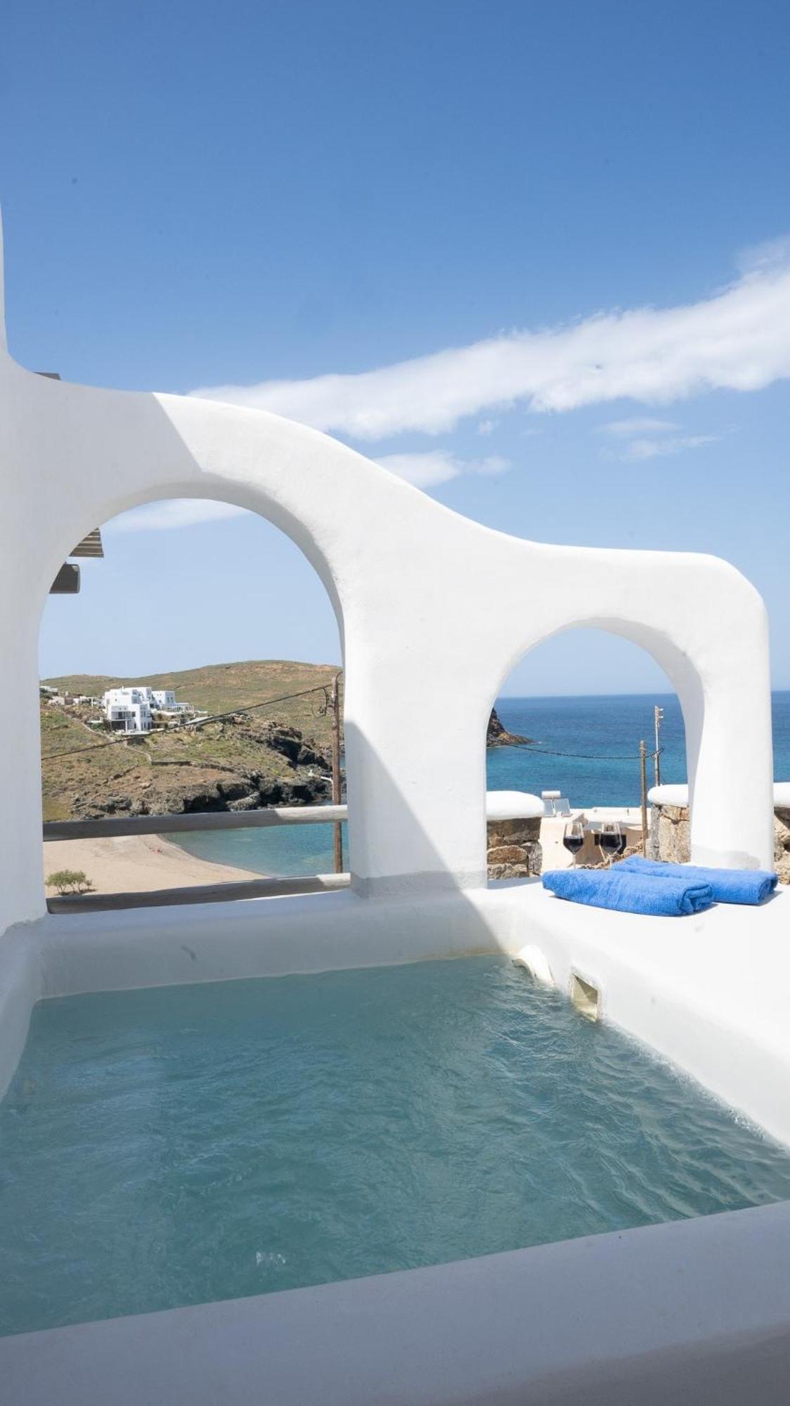 Beachfront House With 2 Hot Tubs *