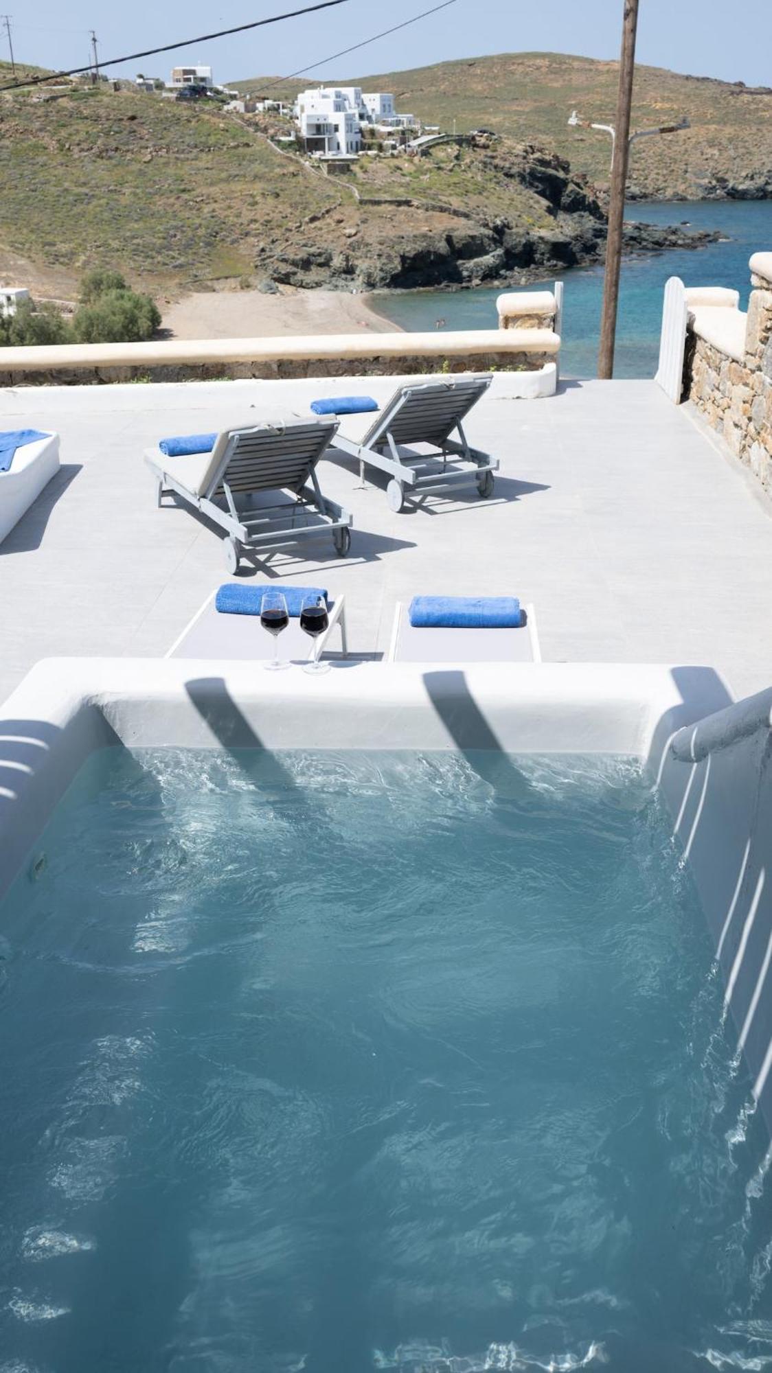 Beachfront House With 2 Hot Tubs *